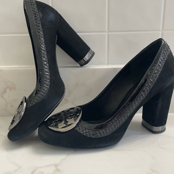 Tory Burch Signature Logo Suede Pumps with Patent Leather Trim - Size 8 - Picture 3 of 7